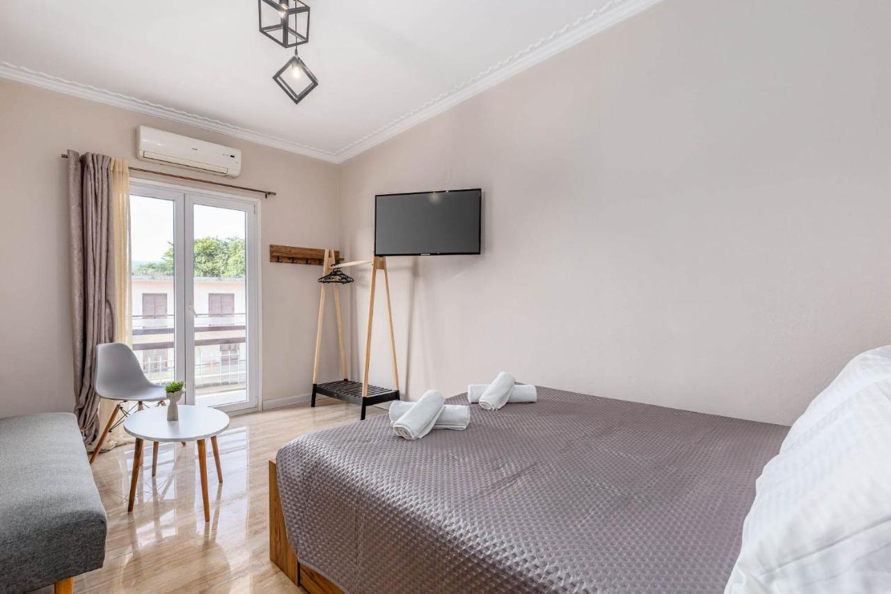 Luna Solari Apartment Mantouki Eksteriør billede